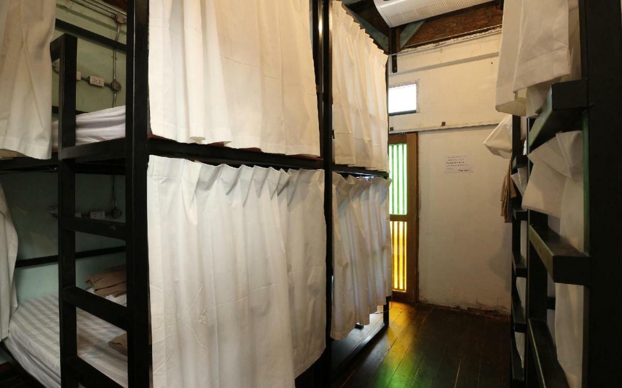 Nivas Siam Hostel Бангкок Экстерьер фото