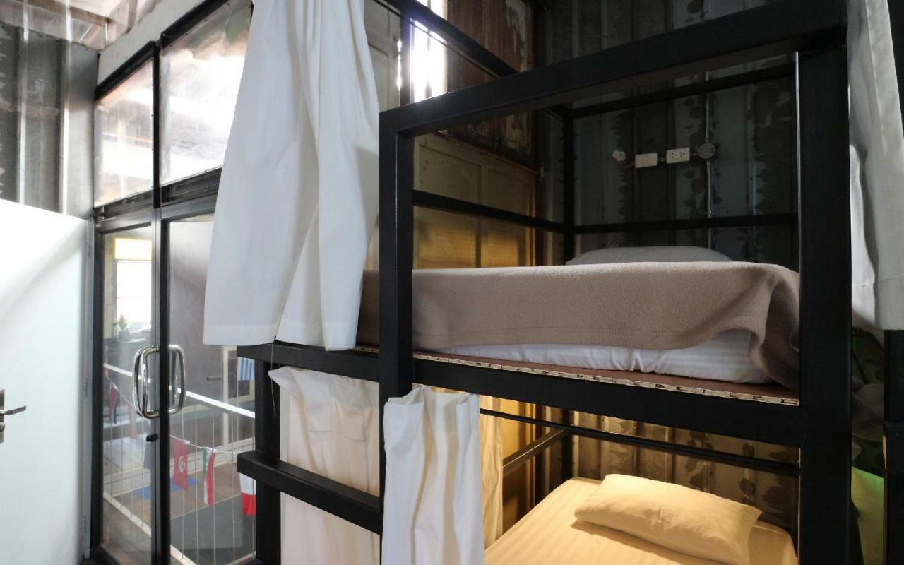 Nivas Siam Hostel Бангкок Экстерьер фото