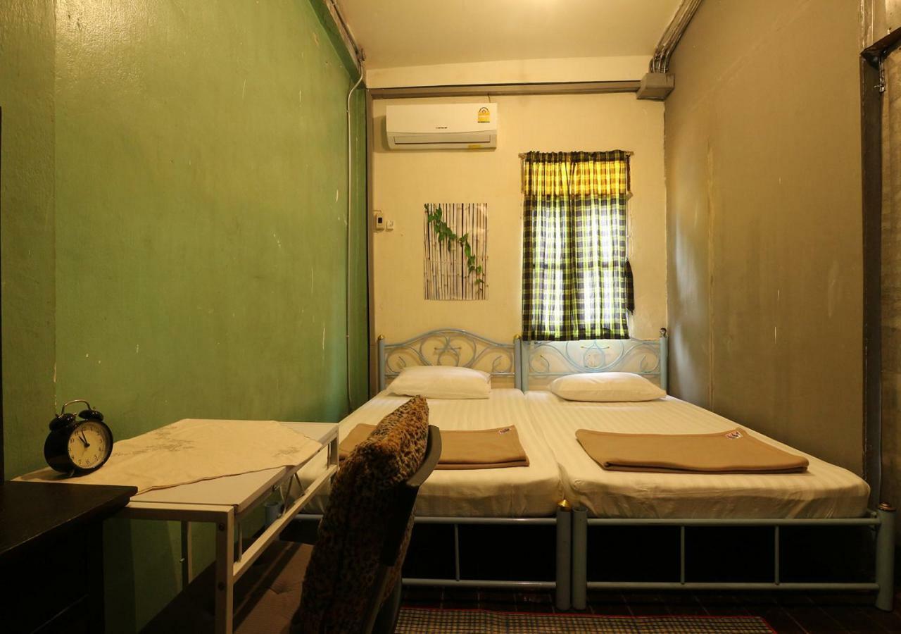 Nivas Siam Hostel Бангкок Экстерьер фото