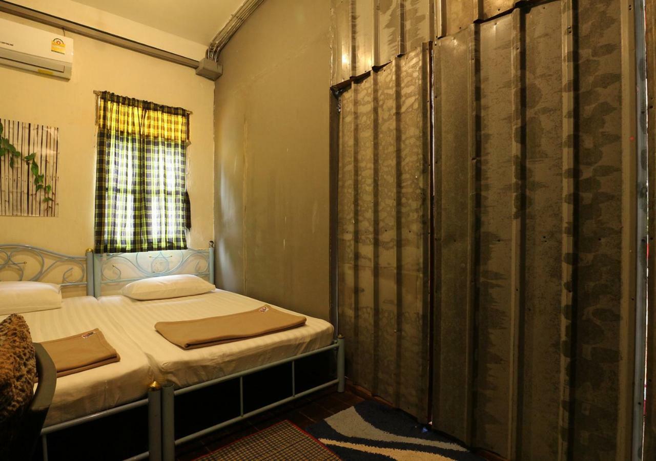 Nivas Siam Hostel Бангкок Экстерьер фото