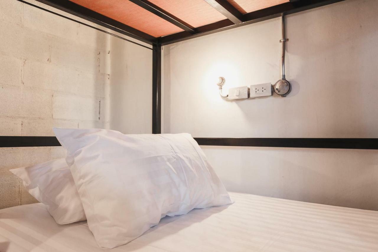 Nivas Siam Hostel Бангкок Экстерьер фото