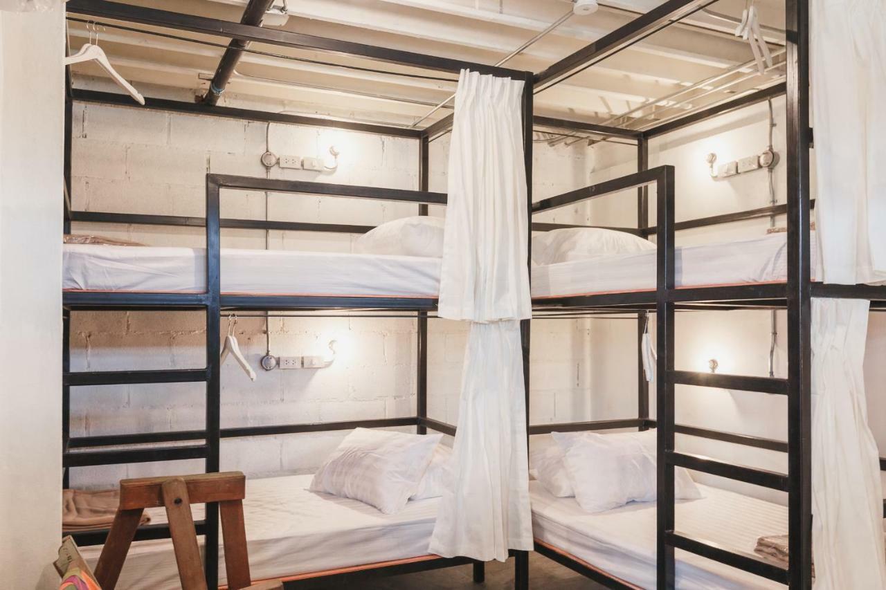 Nivas Siam Hostel Бангкок Экстерьер фото