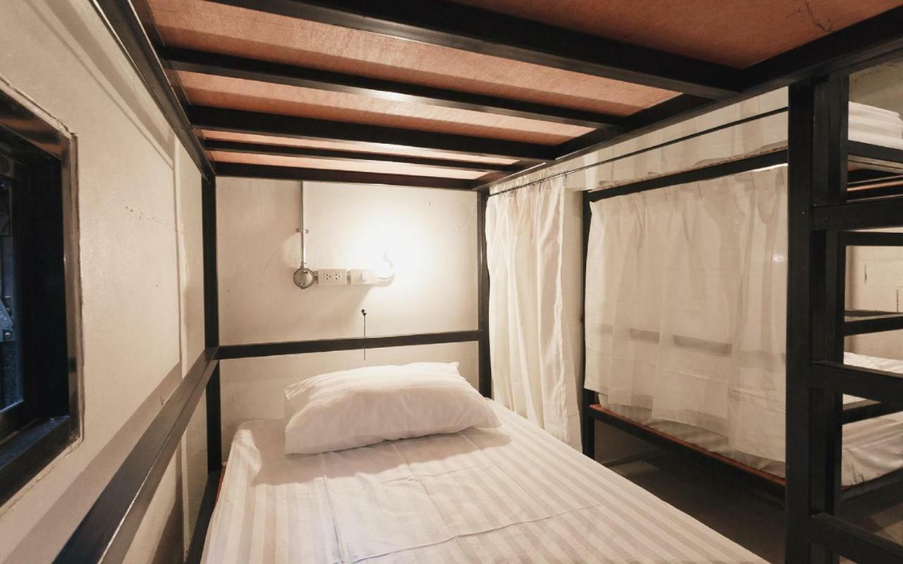Nivas Siam Hostel Бангкок Экстерьер фото
