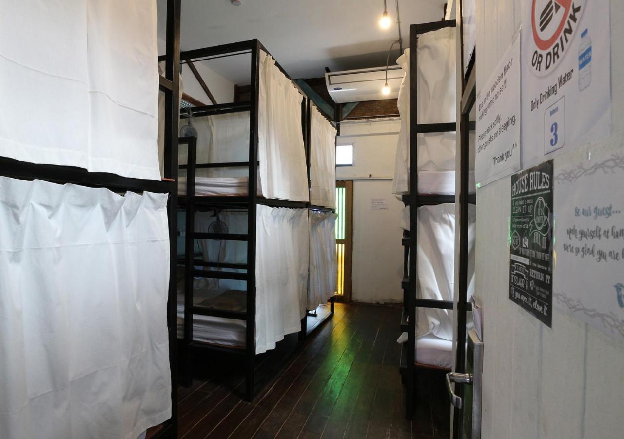 Nivas Siam Hostel Бангкок Экстерьер фото