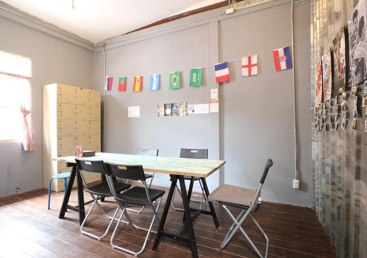 Nivas Siam Hostel Бангкок Экстерьер фото
