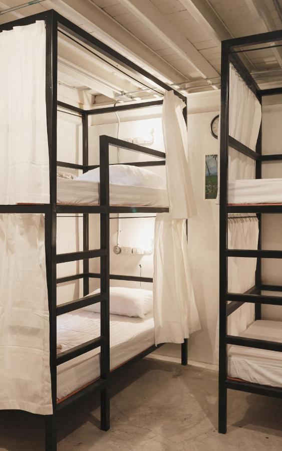 Nivas Siam Hostel Бангкок Экстерьер фото