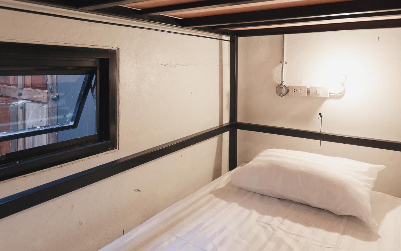 Nivas Siam Hostel Бангкок Экстерьер фото